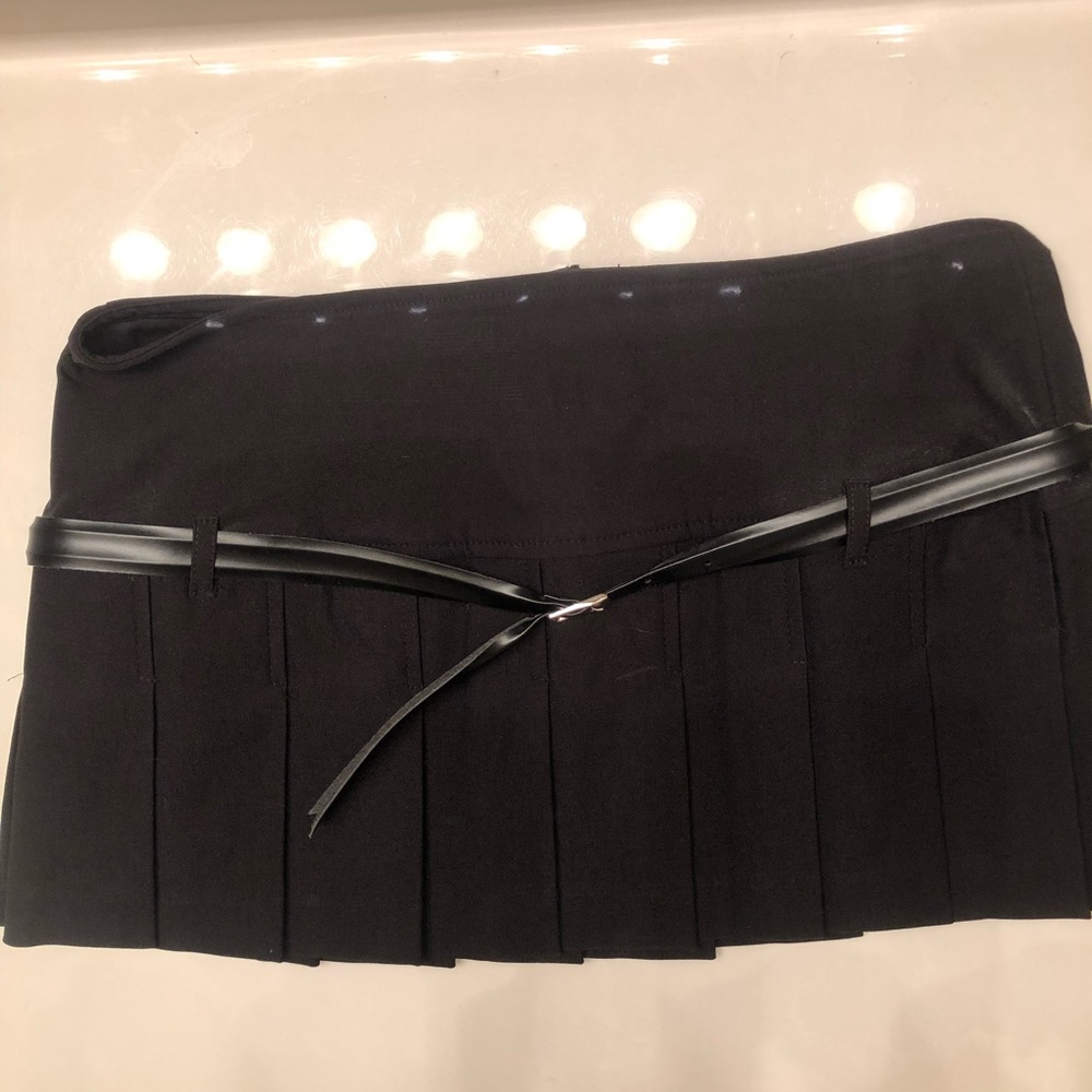 Black pleated skirt